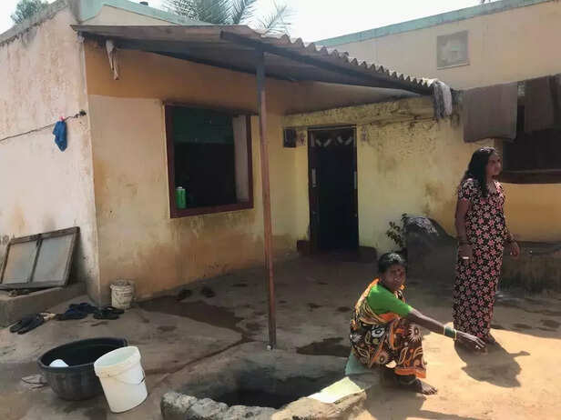 364137-nidhi-postcar-11