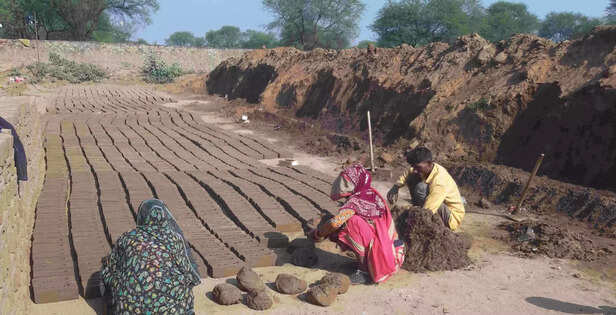 357460-child-laboure-scaled