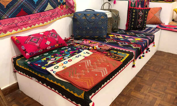 360895-embroidered-quilt-making-craft-kalbelia-community-snake-charmers-rajasthan-3