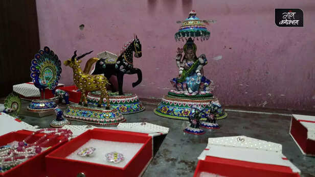 360641-gulabi-meenakari-mughal-art-persia-varanasi-banaras-gi-tag-women-empowerment-craft-1