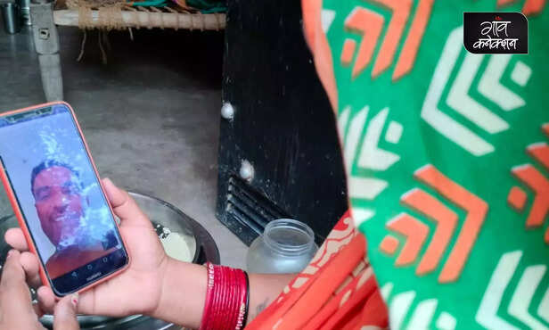 366817-internet-digital-mobile-women-empowerment-rural-india-internet-access-4