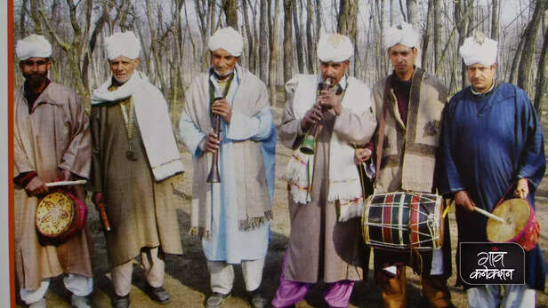 364454-kashmir-traditional-folk-dance-culture-tradition-bhand-pather-2