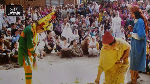 364455-kashmir-traditional-folk-dance-culture-tradition-bhand-pather-3
