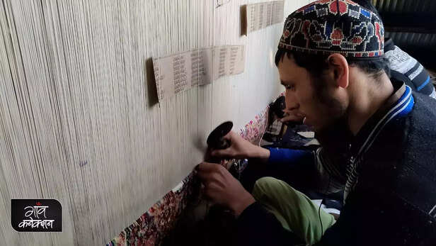 361509-kashmiri-carpet-weavers-parliament-new-delhi-silk-kaleens-carpets-jammu-kashmir-9