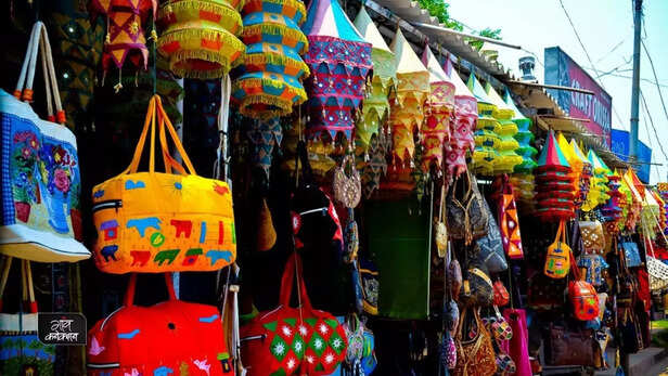 357513-pipili-art-odisha-handicraft-designer-fabric-rath-yatra-jagannath-puri-local-craft-covid19-2