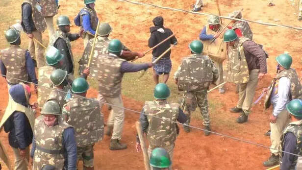 357415-odisha-jagatsinghpur-steel-plant-protest-jsw-dhinka-land-acquisition-betel-paddy-farmers-polise-baton-charge-4