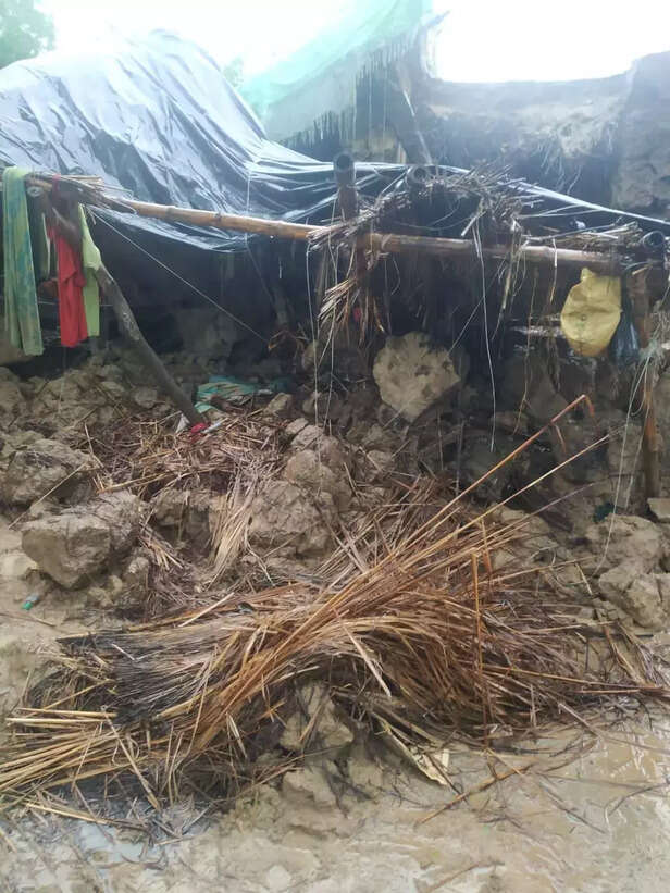 355637-father-son-death-in-barabanki-up-due-to-rain