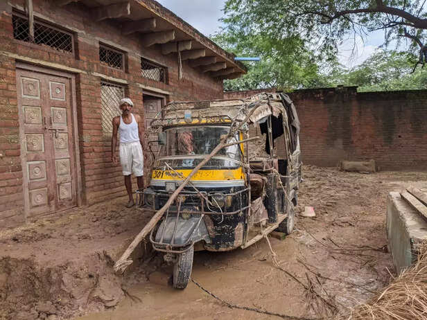 354914-madhya-pradesh-floods-ground-report-form-bhind-thousands-of-houses-fell-in-the-flood-in-mp