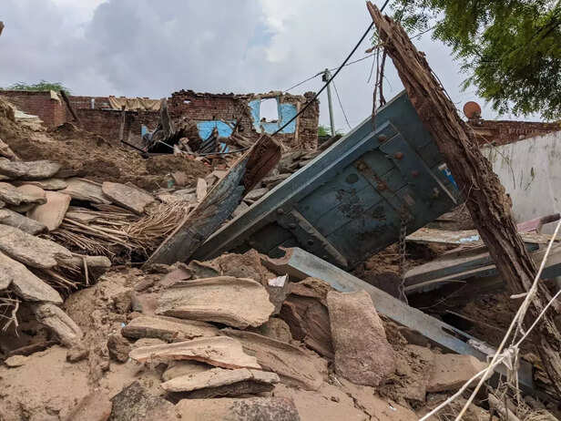 354916-madhya-pradesh-floods-ground-report-form-bhind-thousands-of-houses-fell-in-the-flood-in-mp-latest-news-and-photo