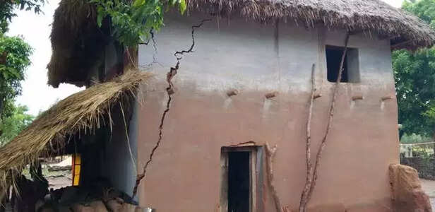 353835-damaged-house