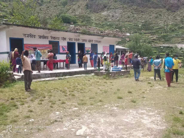 353549-reaching-long-distance-in-uttarakhand-to-get-the-vaccine-in-chamoli