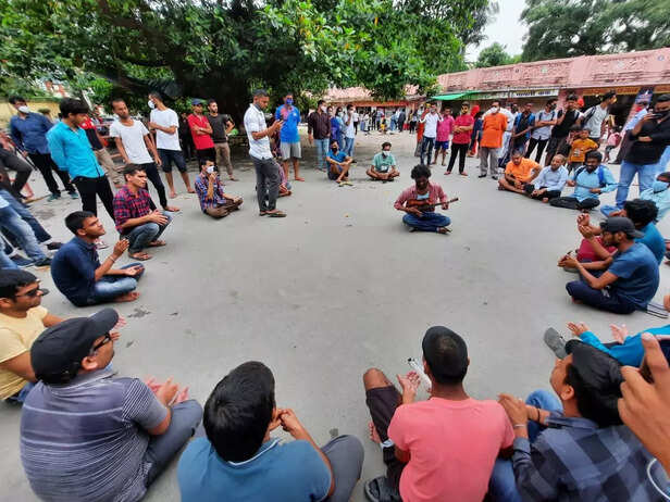 354438-shri-hanuman-prasad-poddar-andh-vidyalaya-blind-student-varanasi-narendra-modi-5