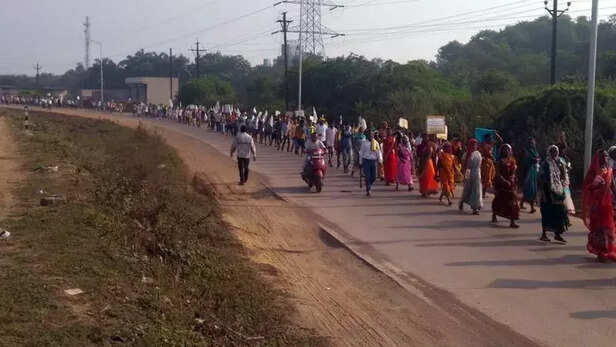 356044-chhattisgarh-tribal-community-protest-coal-allocation-adani-hasdeo-aranya-forest-chhattisgarh-governer-gaon-connection-3
