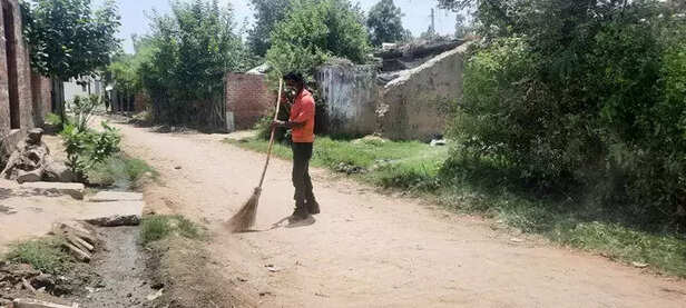 353778-sanitation-workers