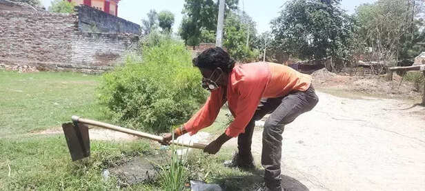 353780-sanittaion-worker-1