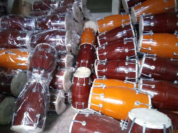 353208-lockdown-corona-amroha-dholak-gaon-connection-4