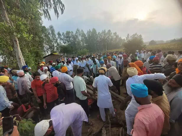 355905-the-body-of-bahraich-farmer-gurvinder-singh-was-cremated-on-wednesday