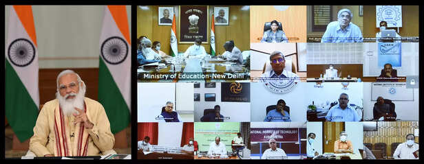 354280-pm-interacts-with-directors-of-centrally-funded-technical-institutions-2-scaled