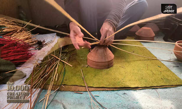 370018-kangri-makers-portable-heater-jammu-kashmir-cold-winter-4