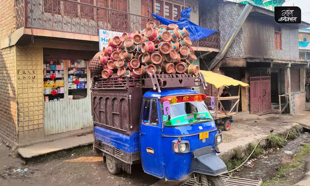 370021-kangri-makers-portable-heater-jammu-kashmir-cold-winter-3