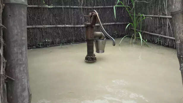 354541-90-of-people-trapped-in-bihar-floods-do-not-have-clean-drinking-water