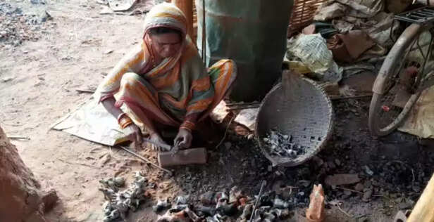 360878-dhokra-craft-artisans-odisha-tribal-heartla-livelihood-rural-areas-artisans-1