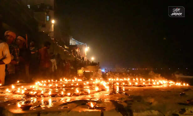 369230-dev-deepawali-celebrations-kashi-vishwanath-temple-banaras-ganga-ghat-2