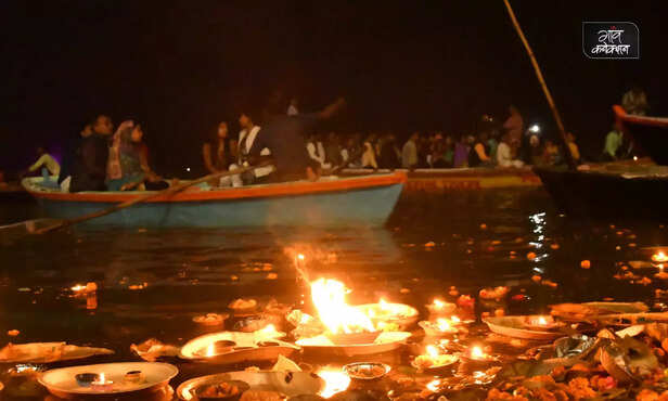 369231-dev-deepawali-celebrations-kashi-vishwanath-temple-banaras-ganga-ghat-1