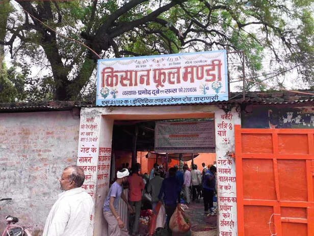 353739-business-affected-due-to-corona-in-flower-market-varanasi-uttar-pradesh-covid-news-scaled