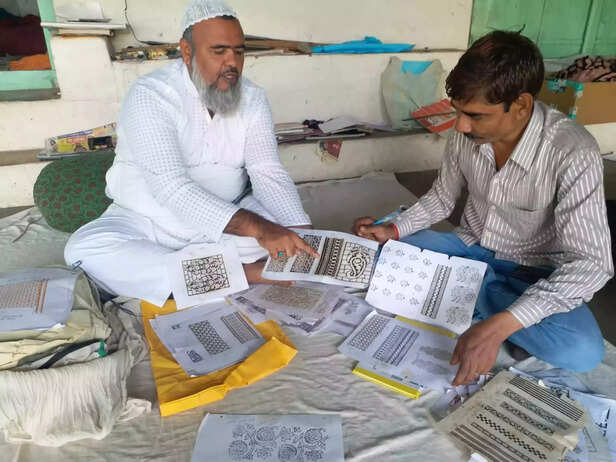 353237-bagh-print-fabric-dhar-madhya-pradesh-corona-second-wave-gaon-connection-1-scaled