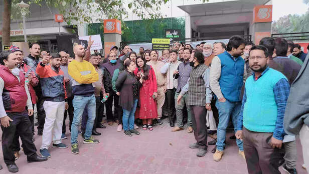 357011-bank-strike-banks-privatisation-all-india-bank-employees-protest-1-scaled