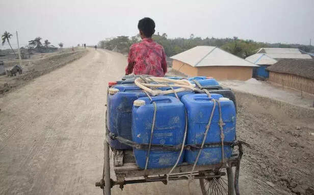 352056-drum-filled-drinking-water-is-delivered-to-the-houses-photo-rafiqul-montu