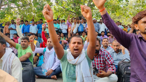 354692-ambulance-workers-said-that-instead-of-respecting-the-corona-warrior-jobs-are-being-snatched-away