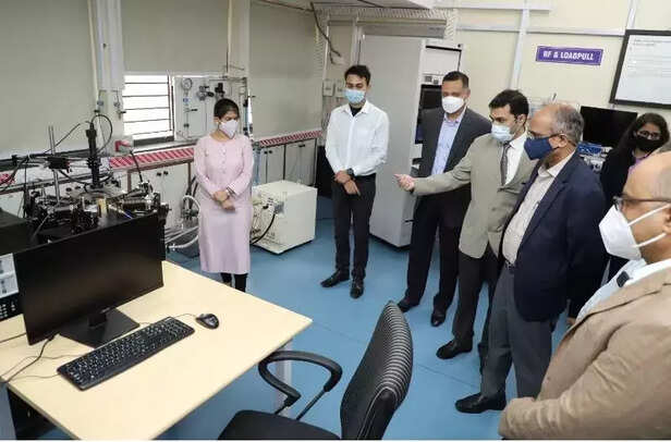 355709-new-laboratory-set-up-for-testing-state-of-the-art-electronic-equipment-iit-delhi-gaon-connection-1