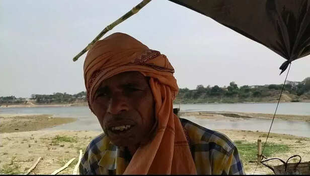 352470-boatman-of-mirzapur-gaon-connection-5