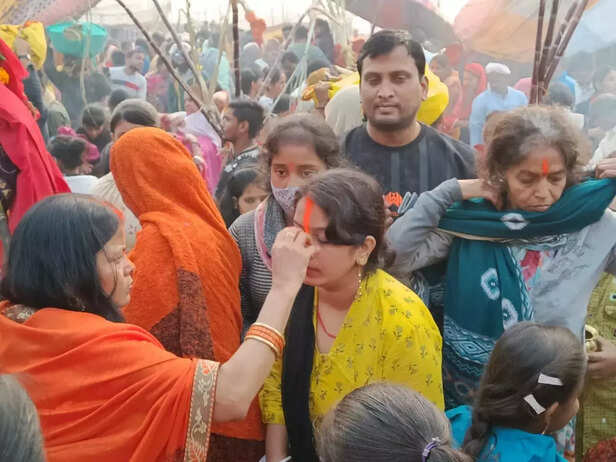 356455-chhath-puja-nahay-khay-surya-arghya-bihar-festival-pictures-gaon-connection-7