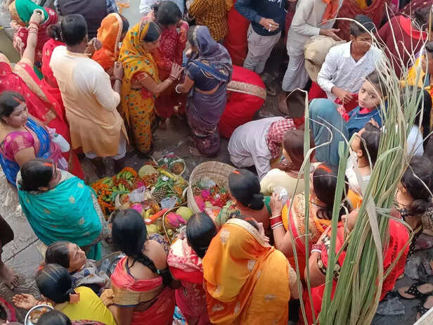 356461-chhath-puja-nahay-khay-surya-arghya-bihar-festival-pictures-gaon-connection-1
