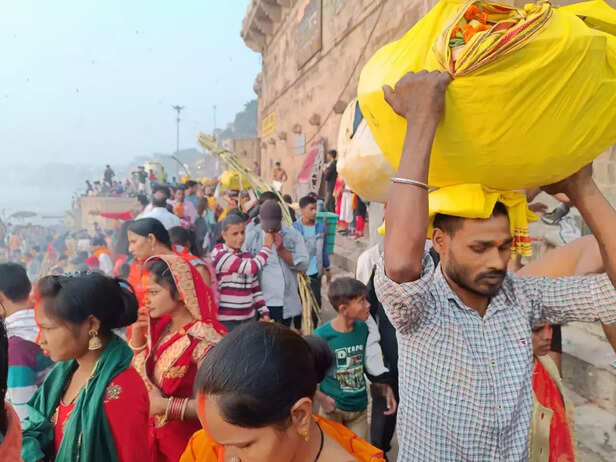 356463-chhath-puja-nahay-khay-surya-arghya-bihar-festival-pictures-gaon-connection-6
