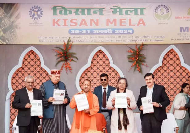 370292-cimap-kisan-mela-medicinal-aromatic-plants-farming-yogi-adityanath-farmers-double-income-1