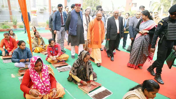 370293-cimap-kisan-mela-medicinal-aromatic-plants-farming-yogi-adityanath-farmers-double-income-3