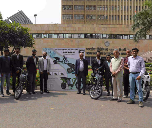 352076-smart-vehicles-india-science-wire-1-scaled