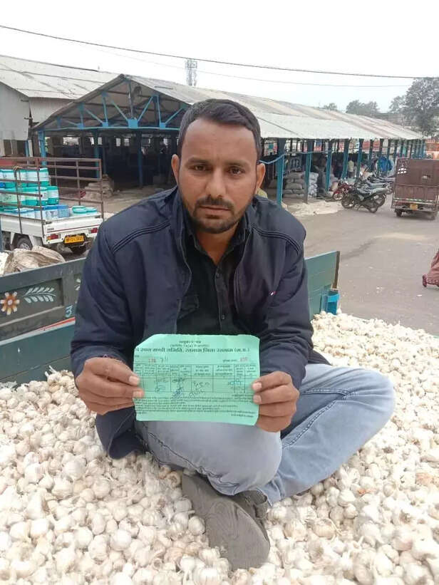 357299-garlic-onion-price-farmers-wholesale-price-ratlam-mandi-farmers-profit-loss-1