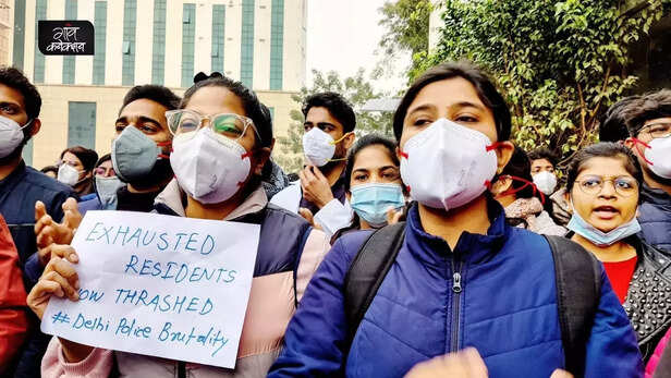 357160-doctors-protest-neet-pg-counselling-safdarganj-hospital-aiims-covid-third-wave-omron-healthcare-1