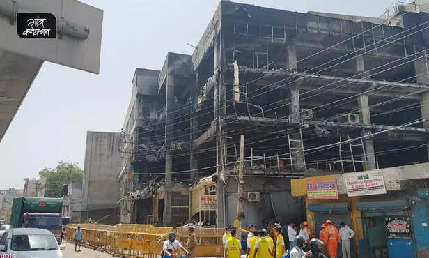 359764-mundka-factory-fire-delhi-death-fire-department-arvind-kejriwal-protest-workers-labour-safety-1