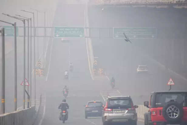 Delhi air pollution: City doctors report rise in joints pain, flu, respiratory and eye issues