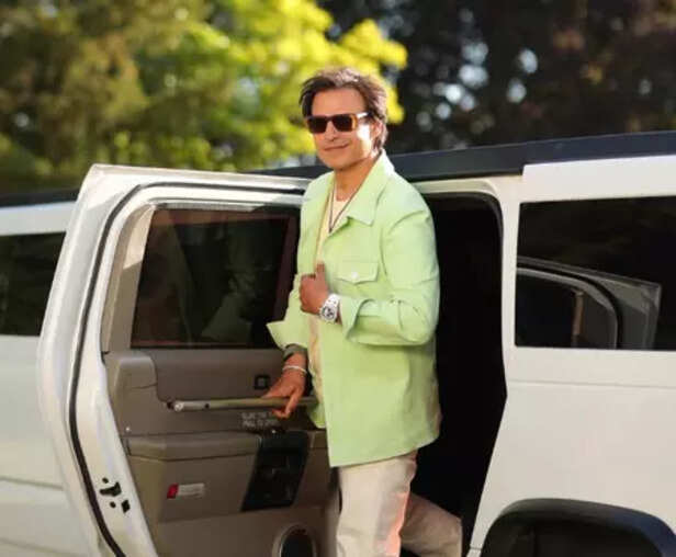 On Aryan’s birthday, Vivek Oberoi shares how director developed 6 pack abs after being inspired by SRK