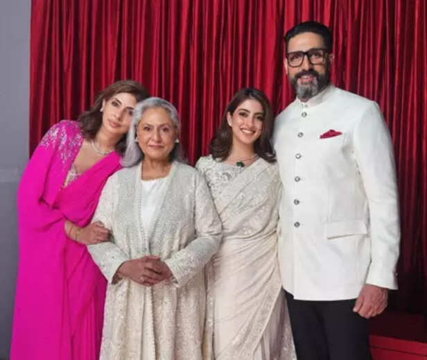 Jaya Bachchan, Shweta Bachchan get emotional as Abhishek Bachchan wins first Filmfare award, dedicates it to Aishwarya Rai