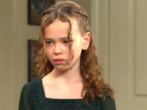 ​Rachel (Alice Halsey) is staying in the same psychiatric facility​