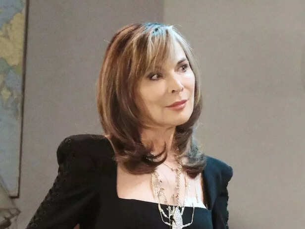 ​Kate step in to fix Titan’s collapse​