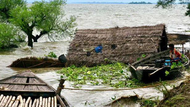 Main_Photo_-_Floods_outside_the_embankment_-_2007_Khagaria_50-1024x576